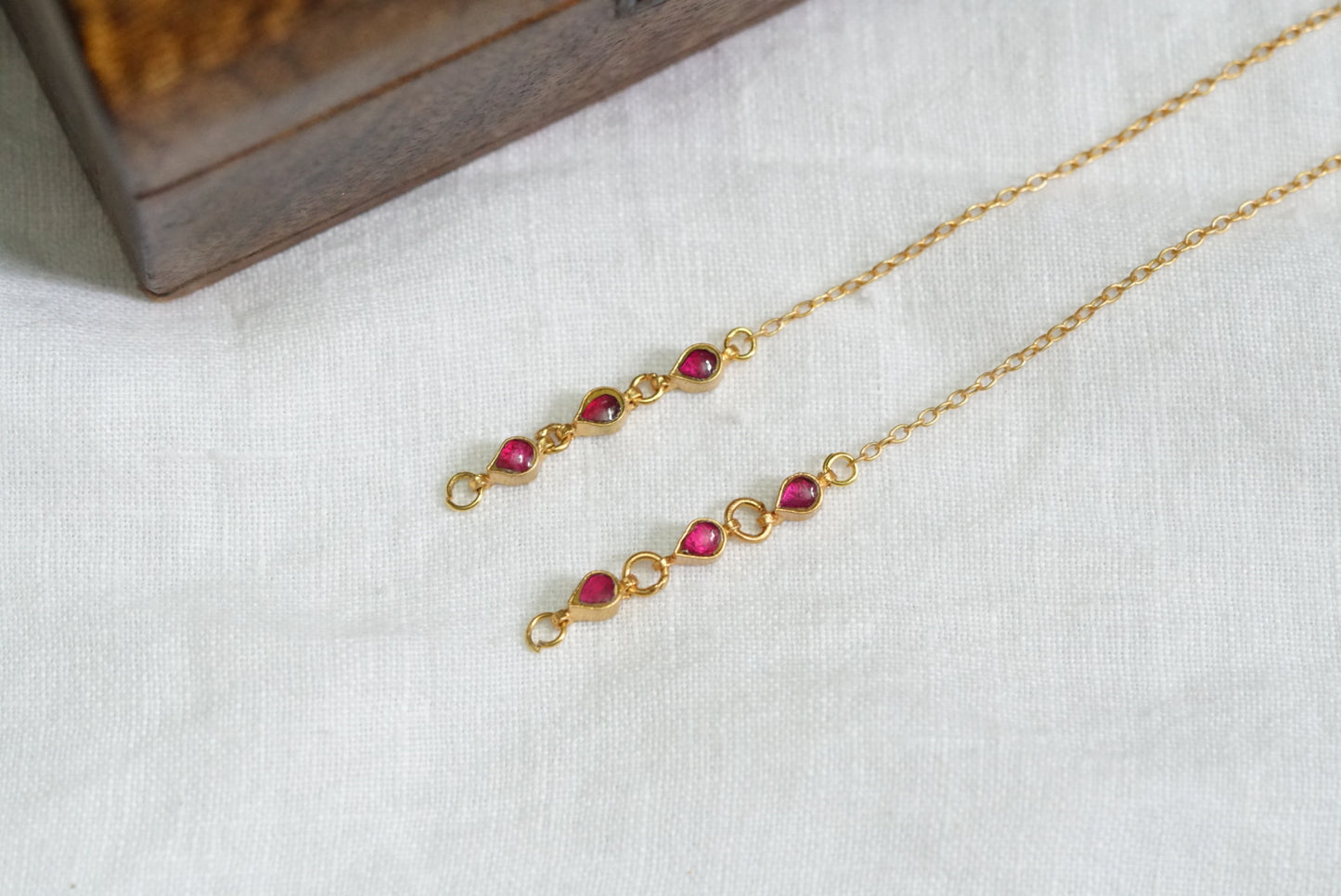 Ear Chain (9-95)(R)(PREORDER DELIVERS IN 10-15DAYS)