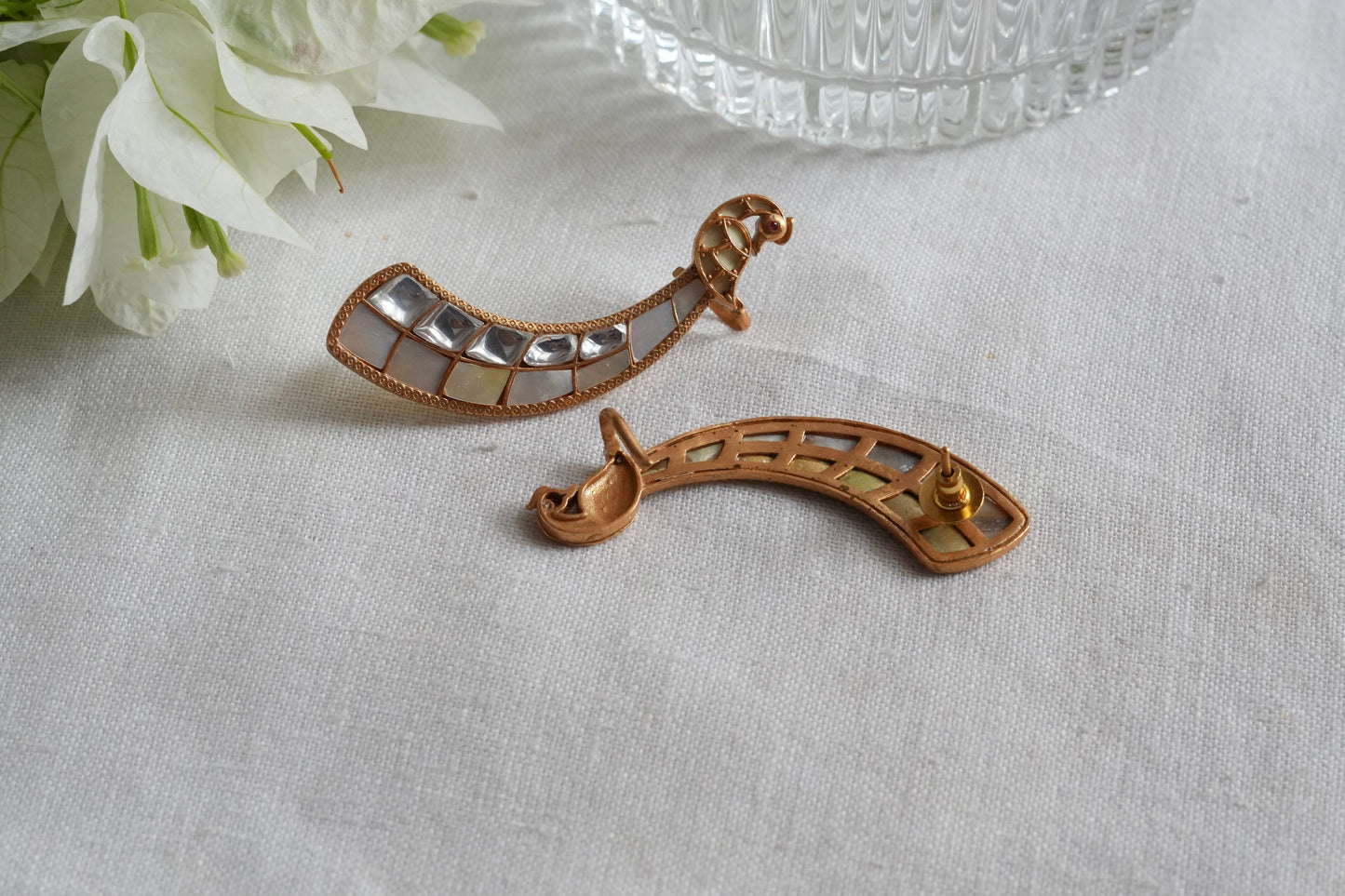 Mother of pearl earcuff earrings(1-5451)(SR)