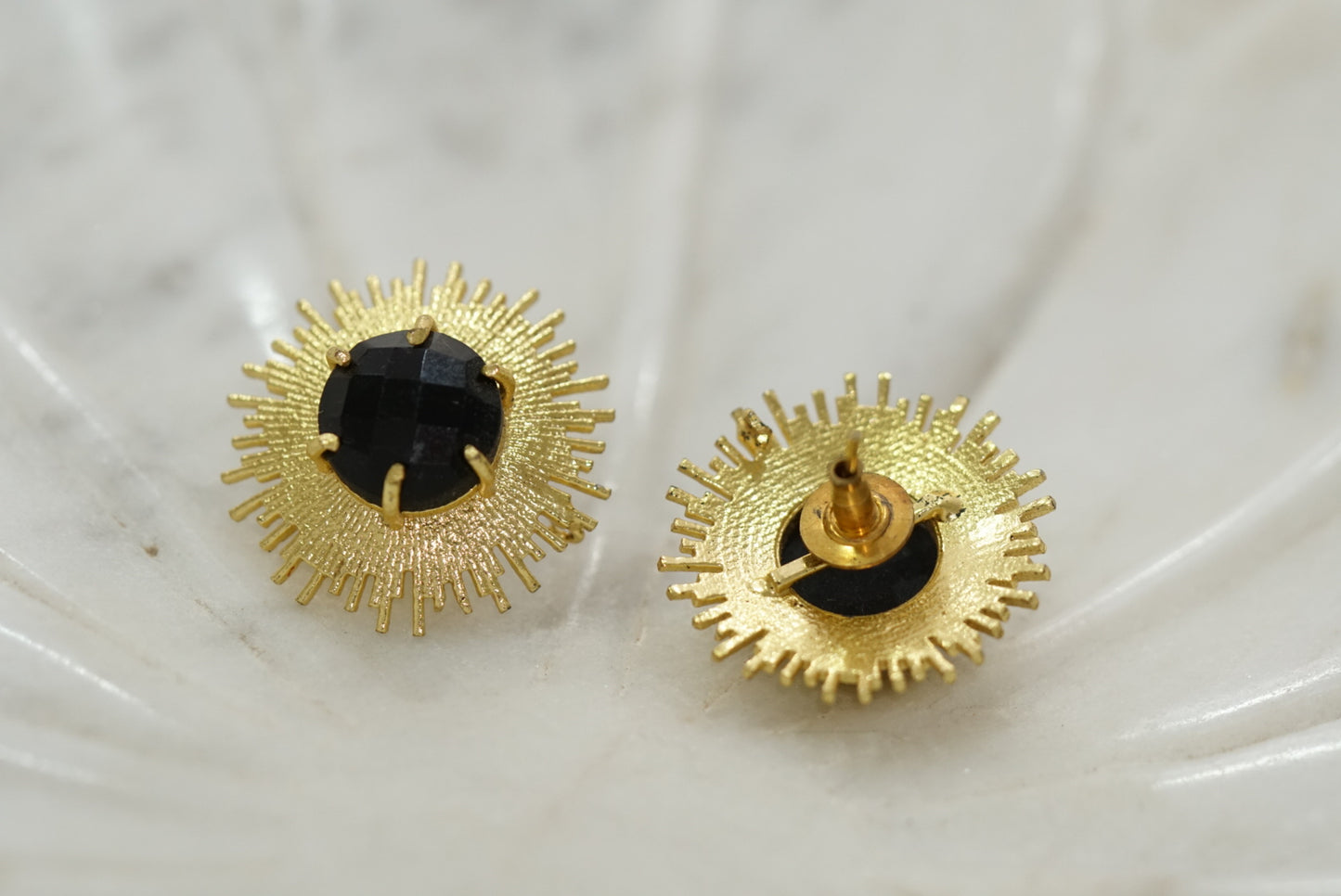 Stone earring (1-2953)(H)