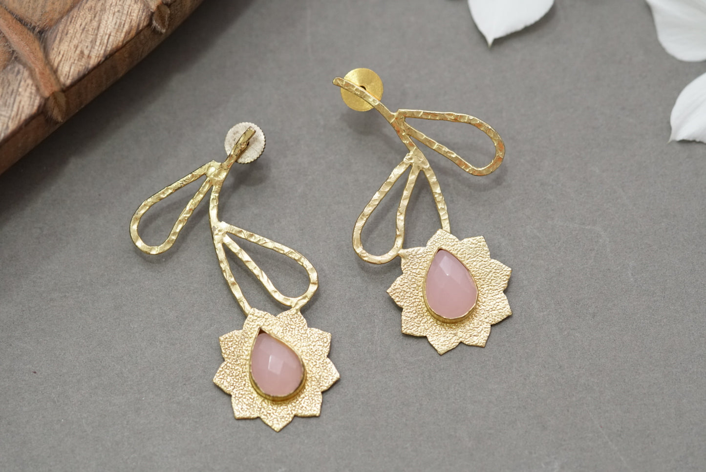 Stone earring (1-2942)(H)