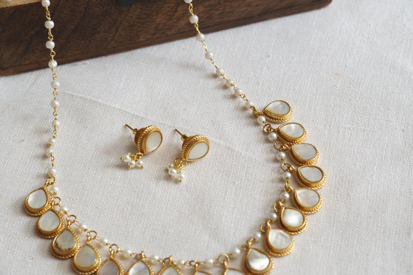 Mother Of Pearl Necklace Set (4-9250)(R)