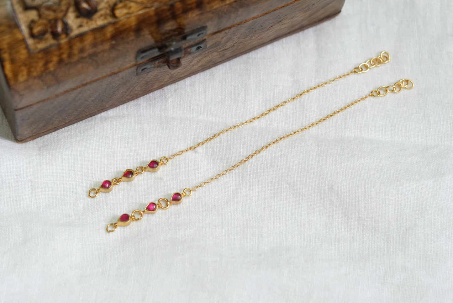 Ear Chain (9-95)(R)(PREORDER DELIVERS IN 10-15DAYS)
