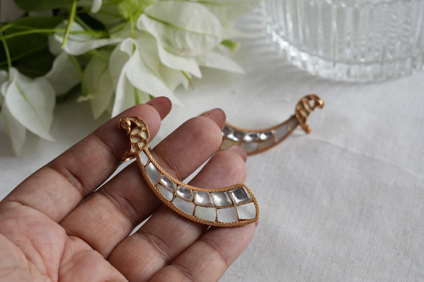 Mother of pearl earcuff earrings(1-5451)(SR)