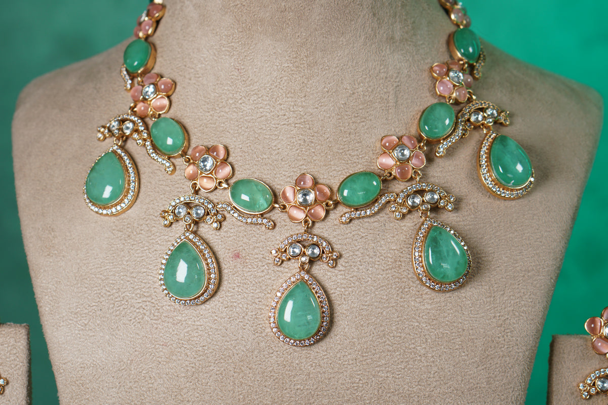 Light Green Doublet Necklace Set (4-9599) (EX)