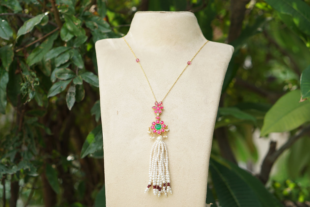 Kundan Tassel Pendant Necklace (4-9634)(R)