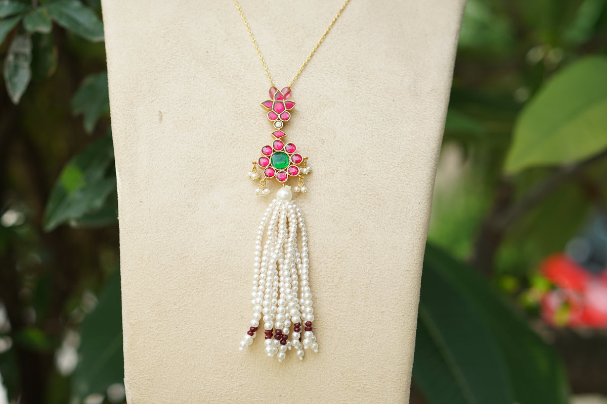 Kundan Tassel Pendant Necklace (4-9634)(R)