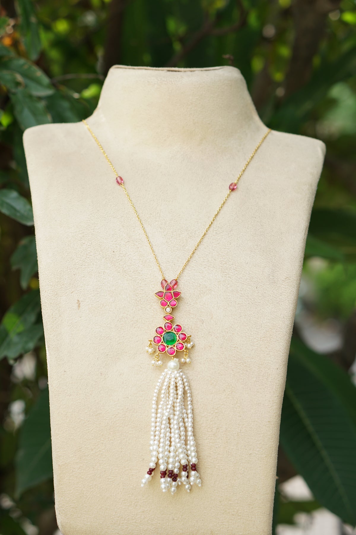 Kundan Tassel Pendant Necklace (4-9634)(R)