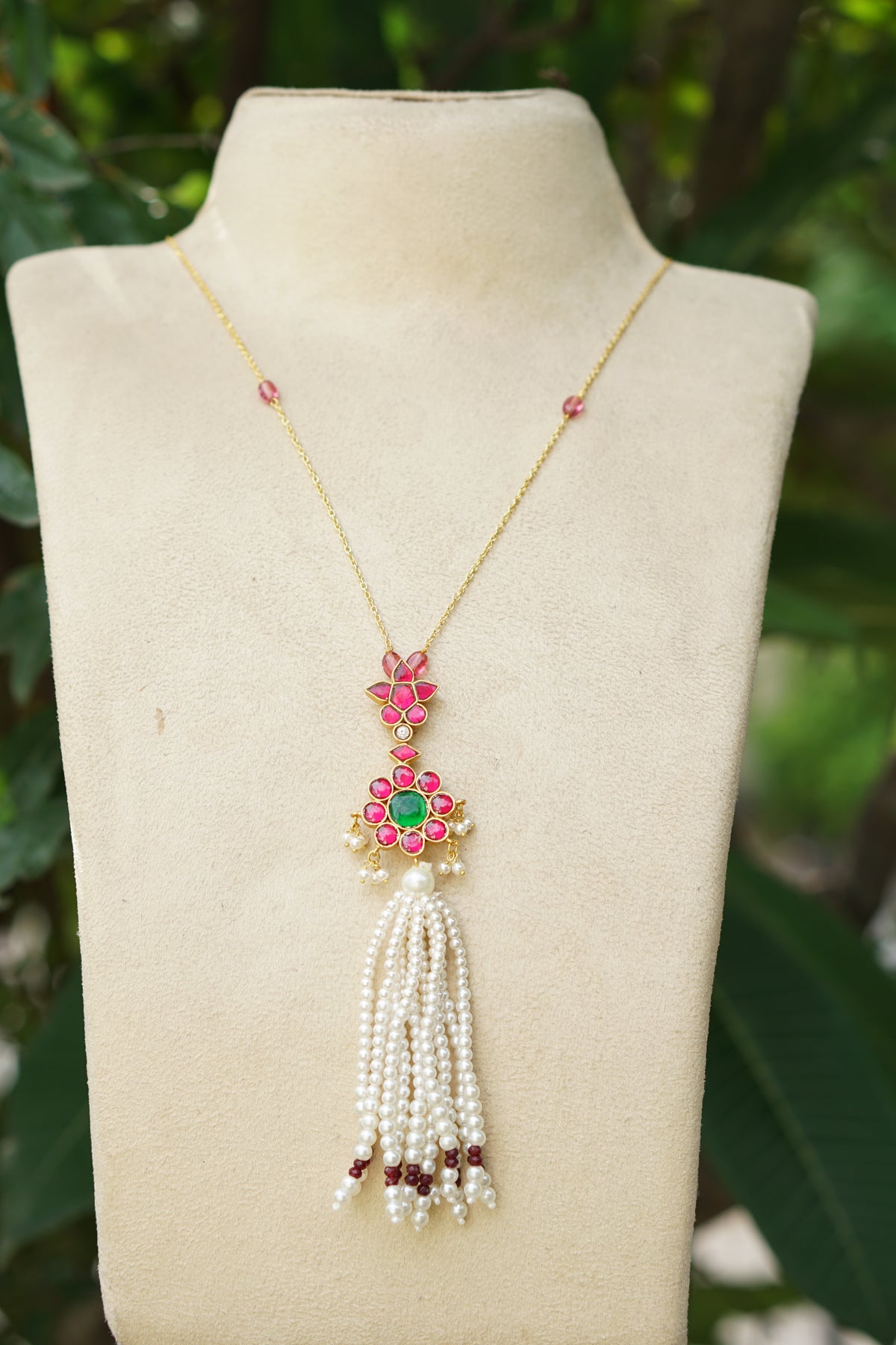 Kundan Tassel Pendant Necklace (4-9634)(R)