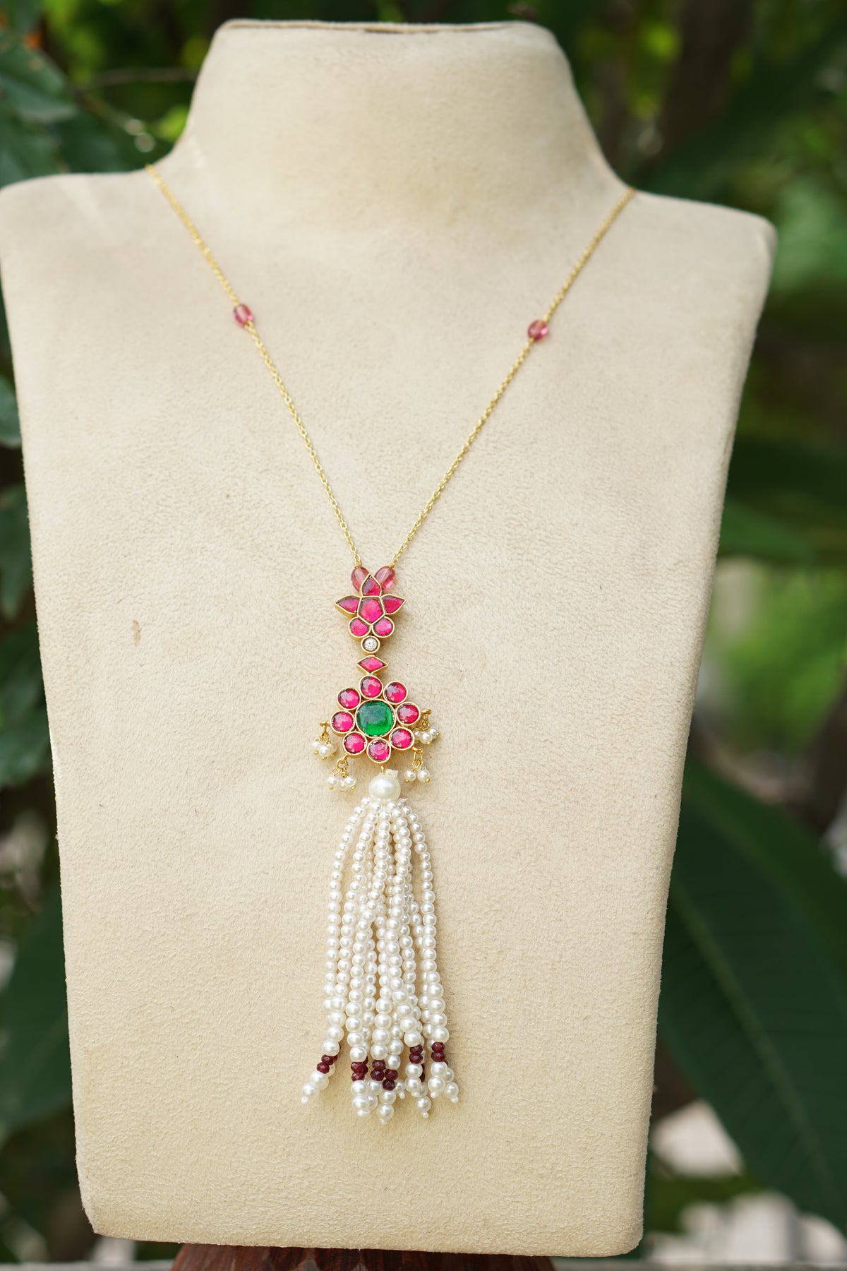 Kundan Tassel Pendant Necklace (4-9634)(R)