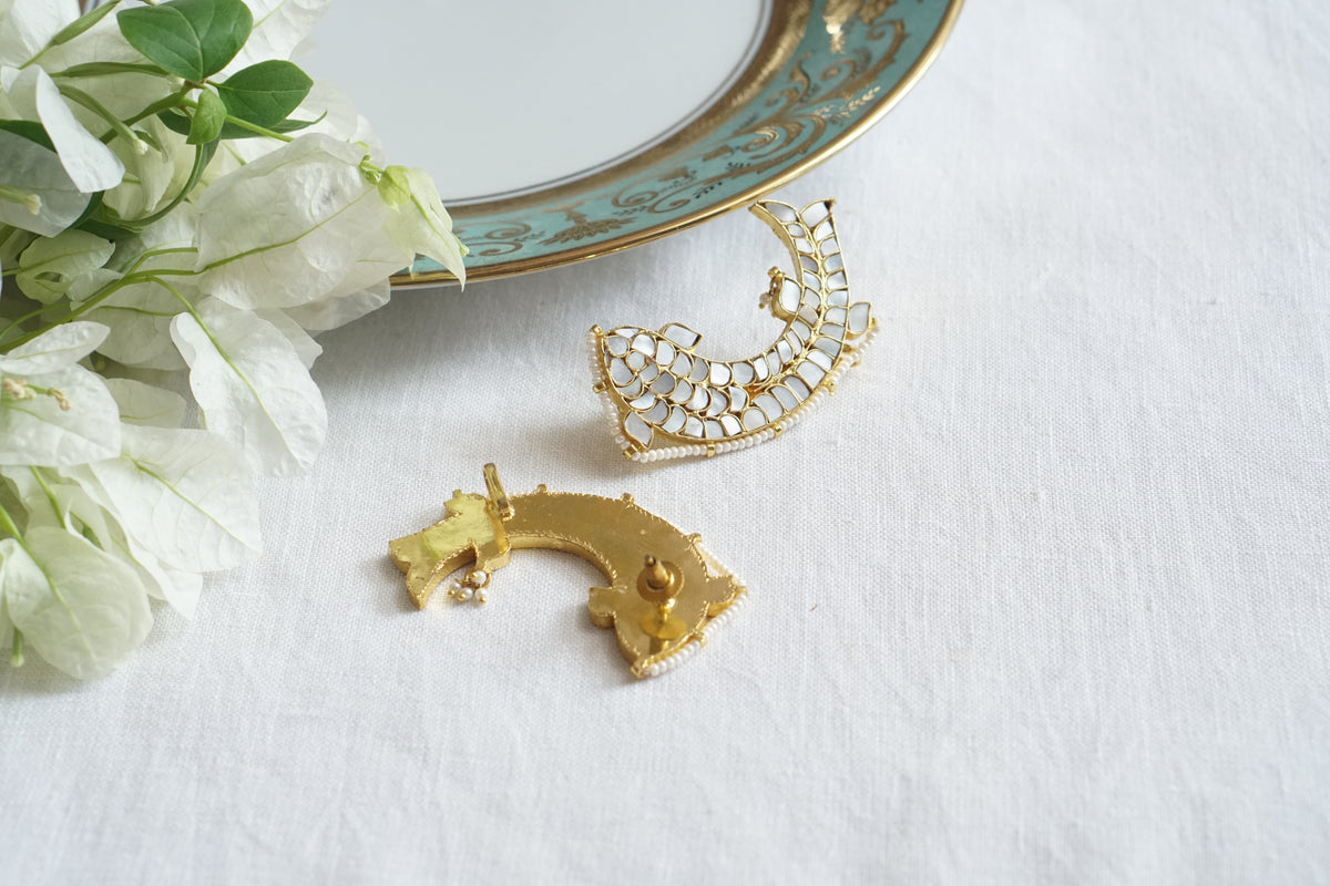 Mother of pearl fish earrings (1-5533)(A)