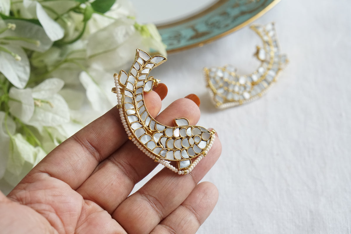 Mother of pearl fish earrings (1-5533)(A)