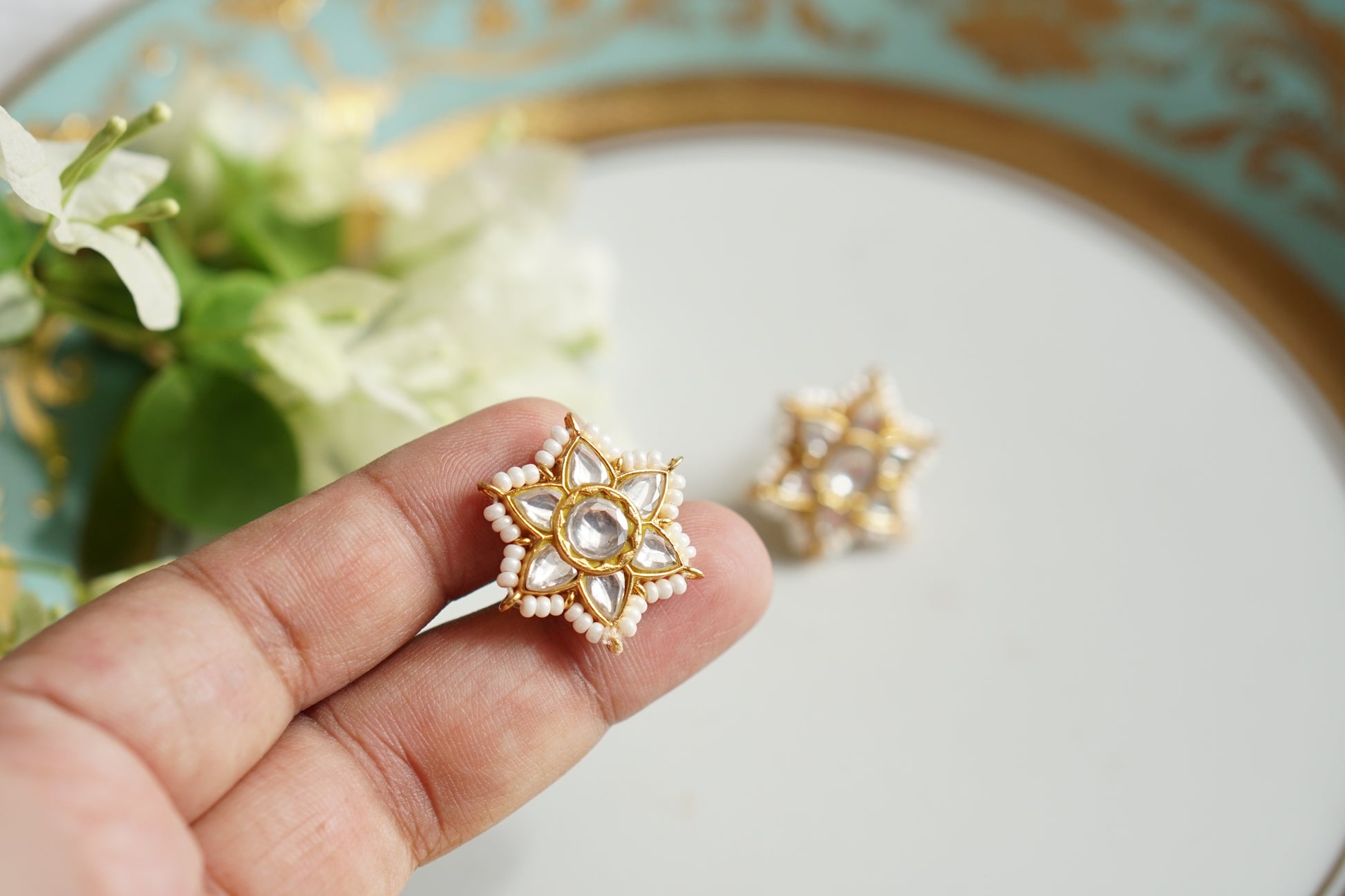 White Kundan Studs (1-4641)(R) - JEWELSTYLE