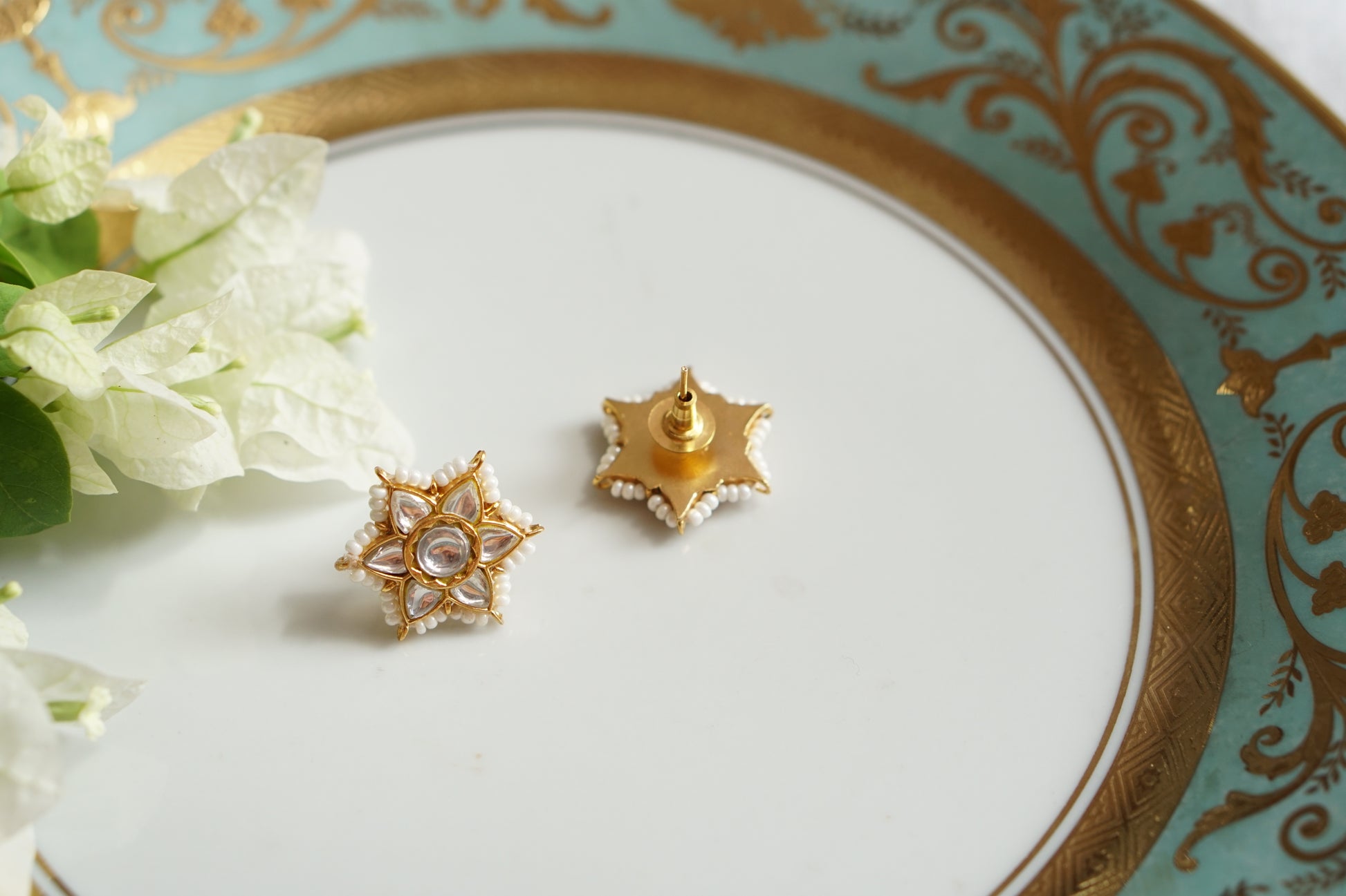 White Kundan Studs (1-4641)(R) - JEWELSTYLE