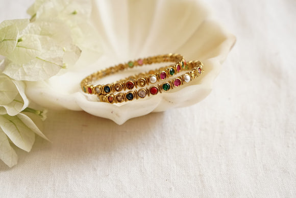 Antique bangle (3-434)(B)