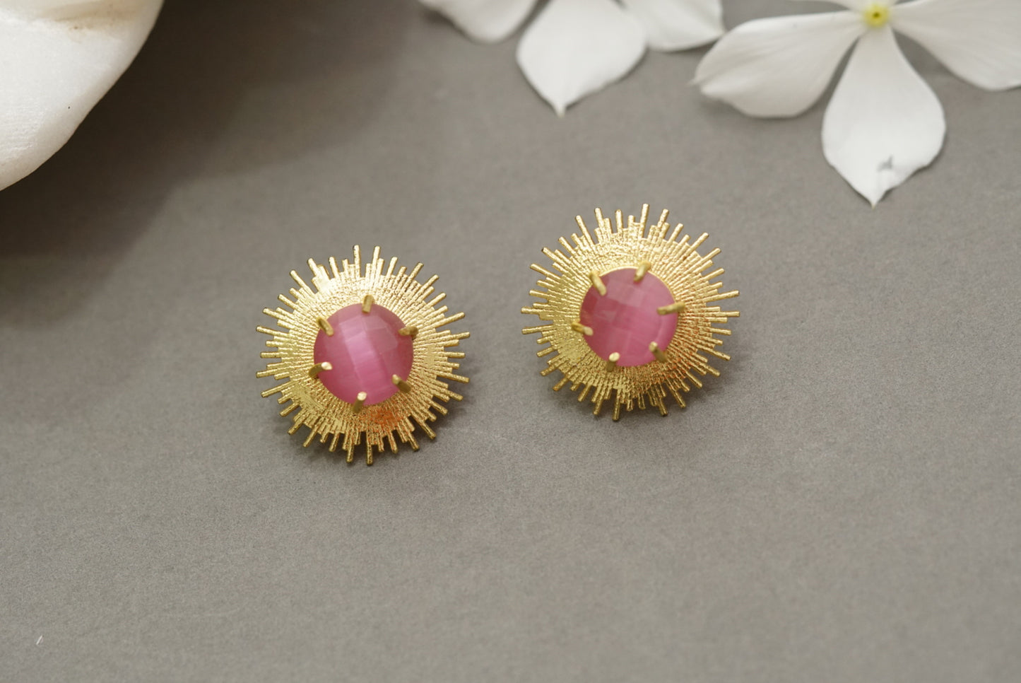 Stone earring (1-2952)(H)