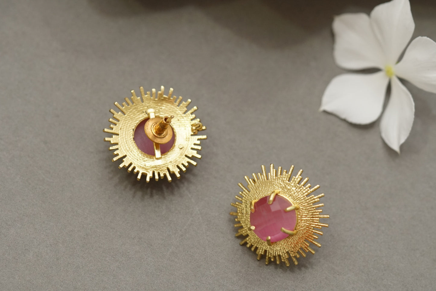 Stone earring (1-2952)(H)
