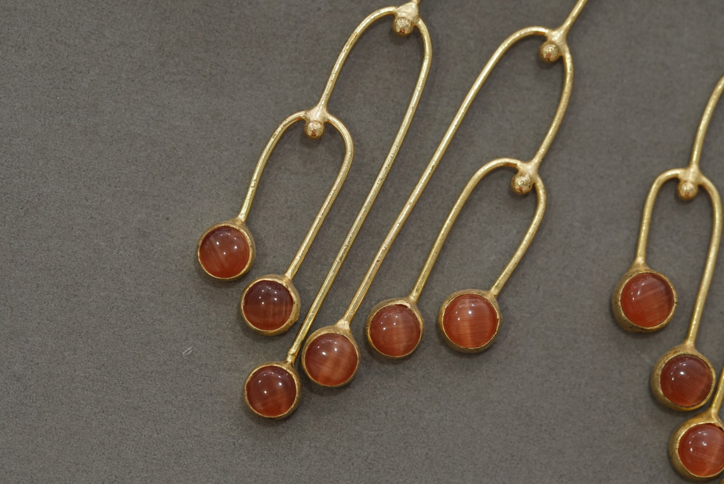 Stone earring (1-2947)(H)