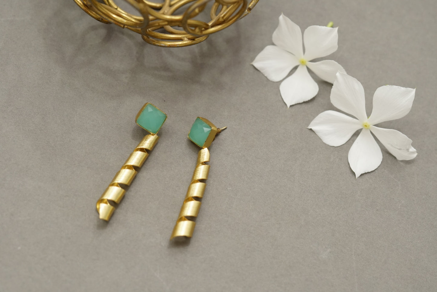 Stone earring (1-2946)(H)