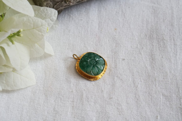 Green Stone Pendant  (4-8053)(B)