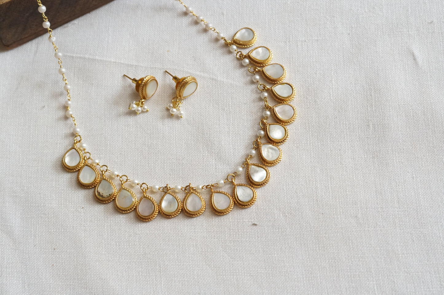 Mother Of Pearl Necklace Set (4-9250)(R)