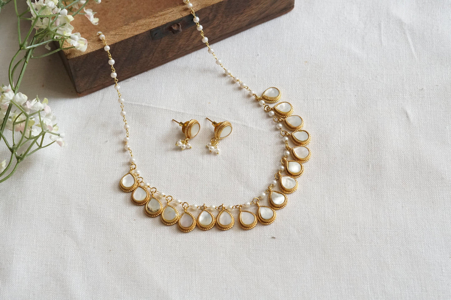 Mother Of Pearl Necklace Set (4-9250)(R)