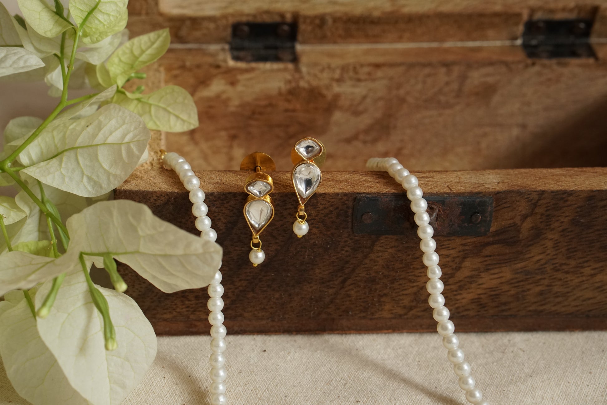 White kundan necklace Set (4-8636(R) (Introductory price) - JEWELSTYLE