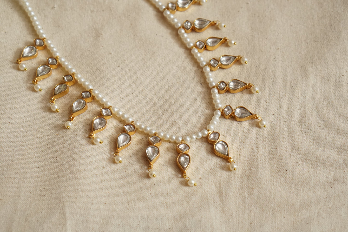 White kundan necklace Set (4-8636(R) (Introductory price) - JEWELSTYLE