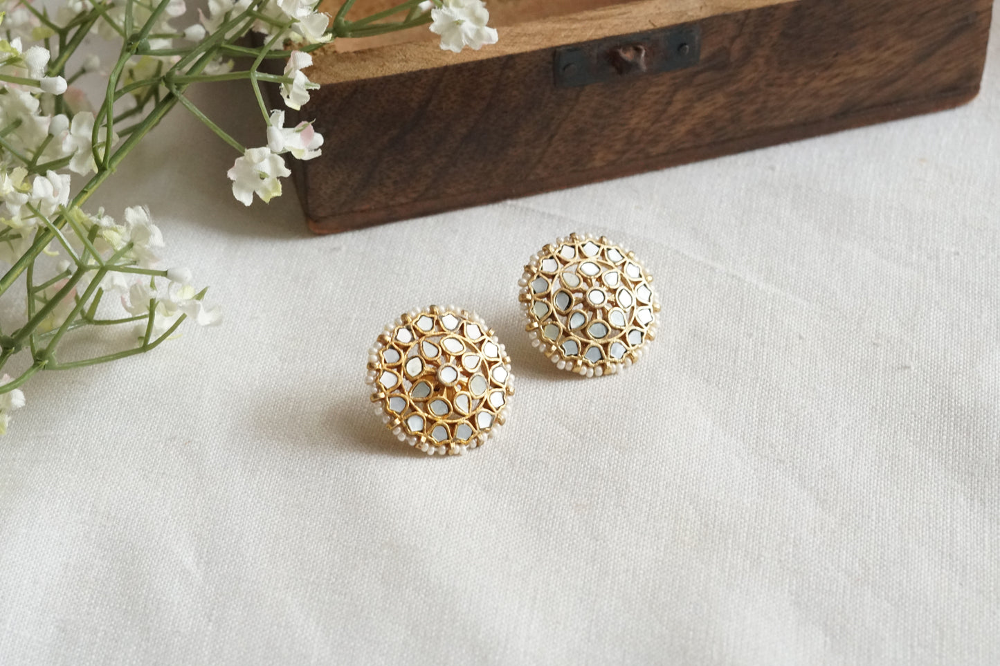 Mother of Pearl Studs (1-5291)(A)