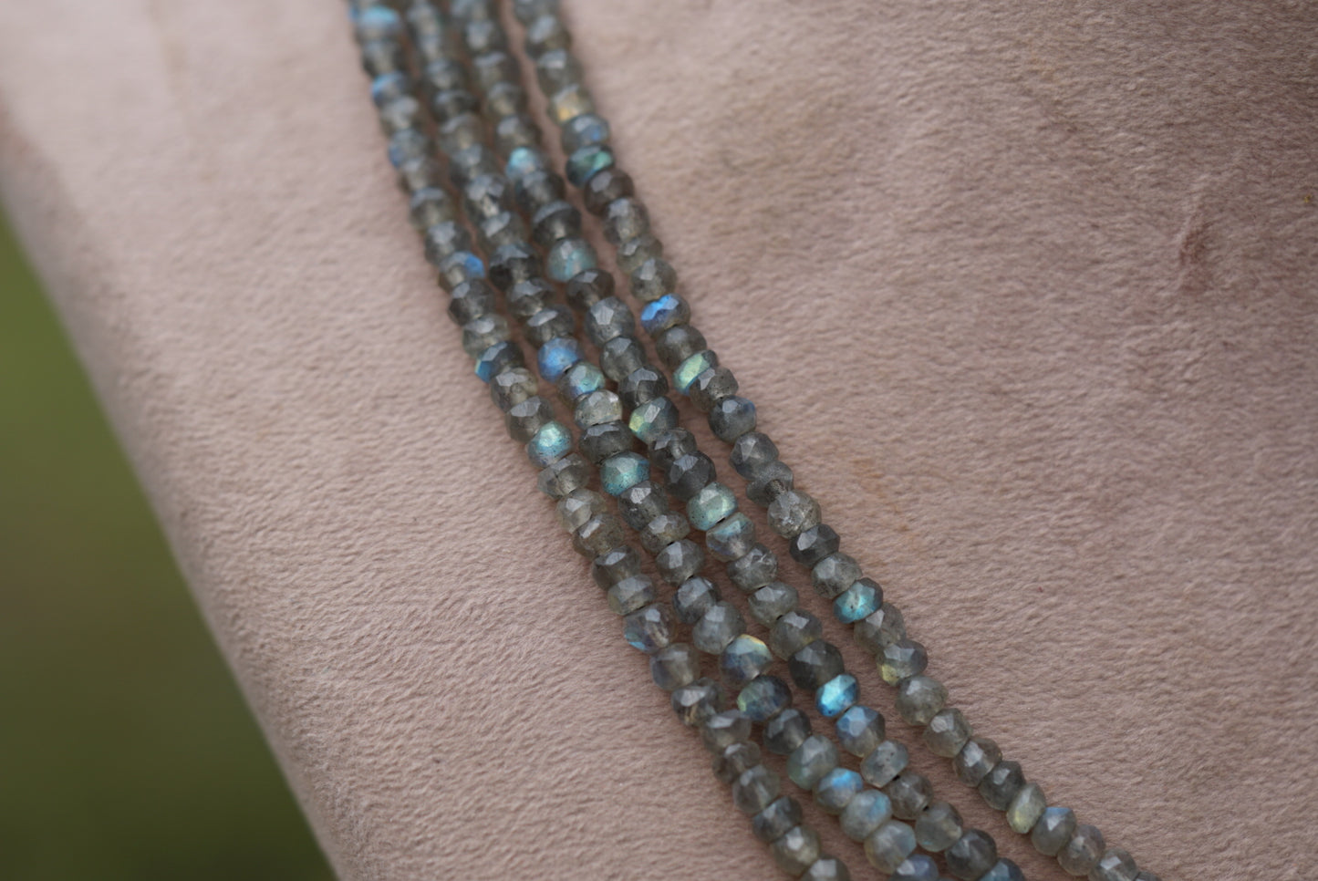 Grey Beads Necklace (4-6118)(F)