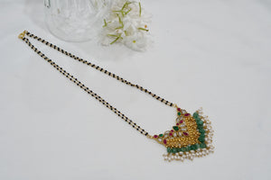 Pendant in black beads chain(4-7613)(K)