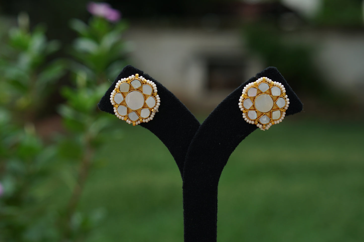 Mother Of Pearl Studs(1-5389)(A)