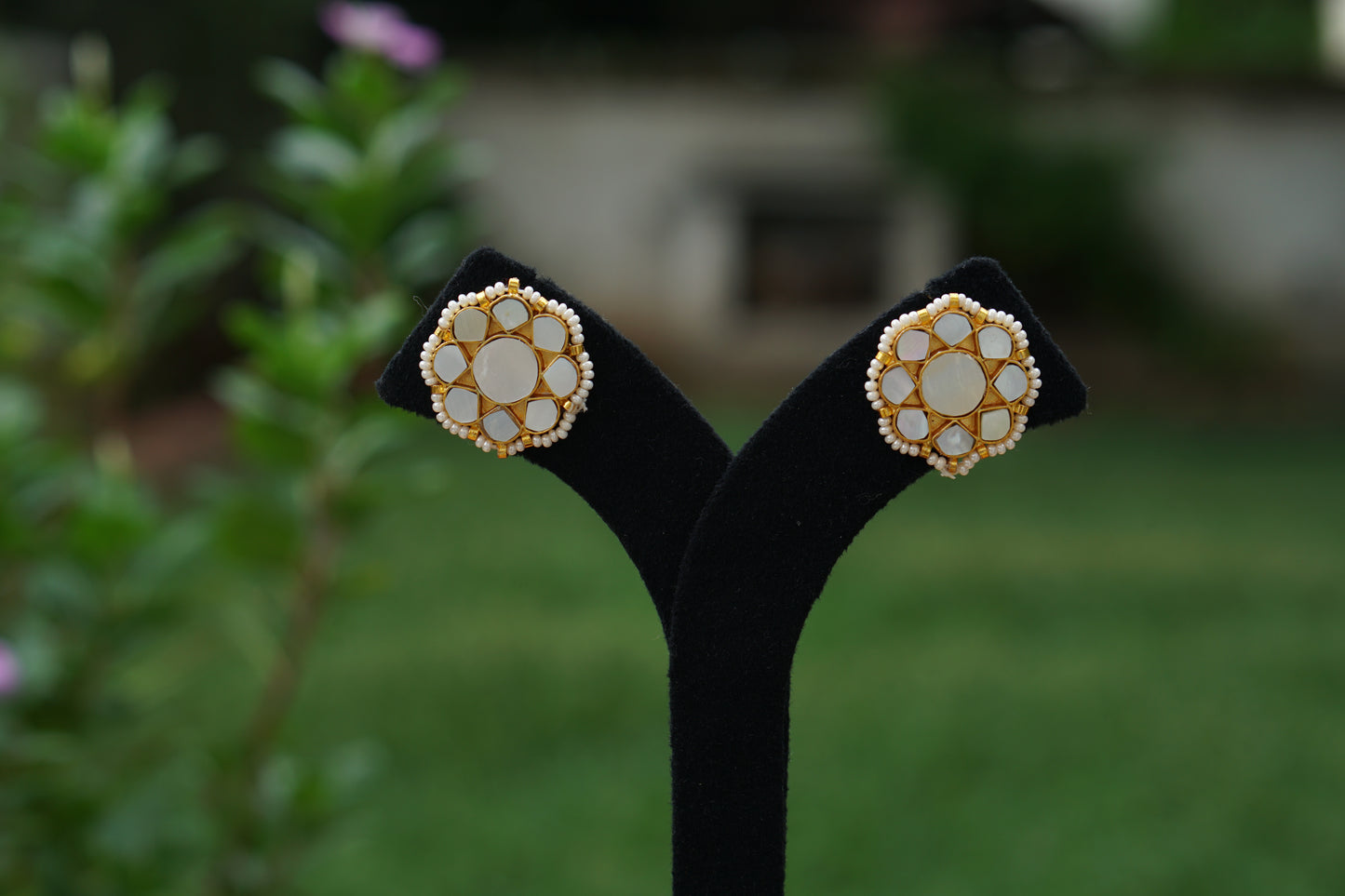 Mother Of Pearl Studs(1-5389)(A)