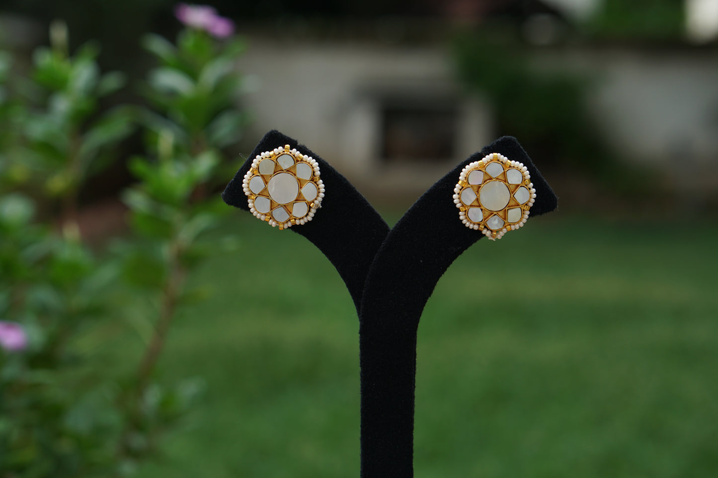 Mother Of Pearl Studs(1-5389)(A)