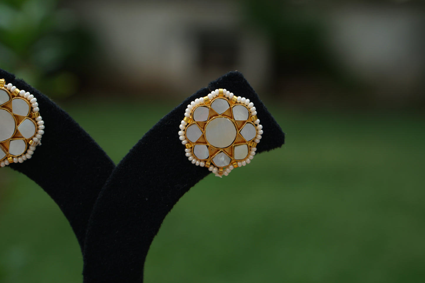 Mother Of Pearl Studs(1-5389)(A)